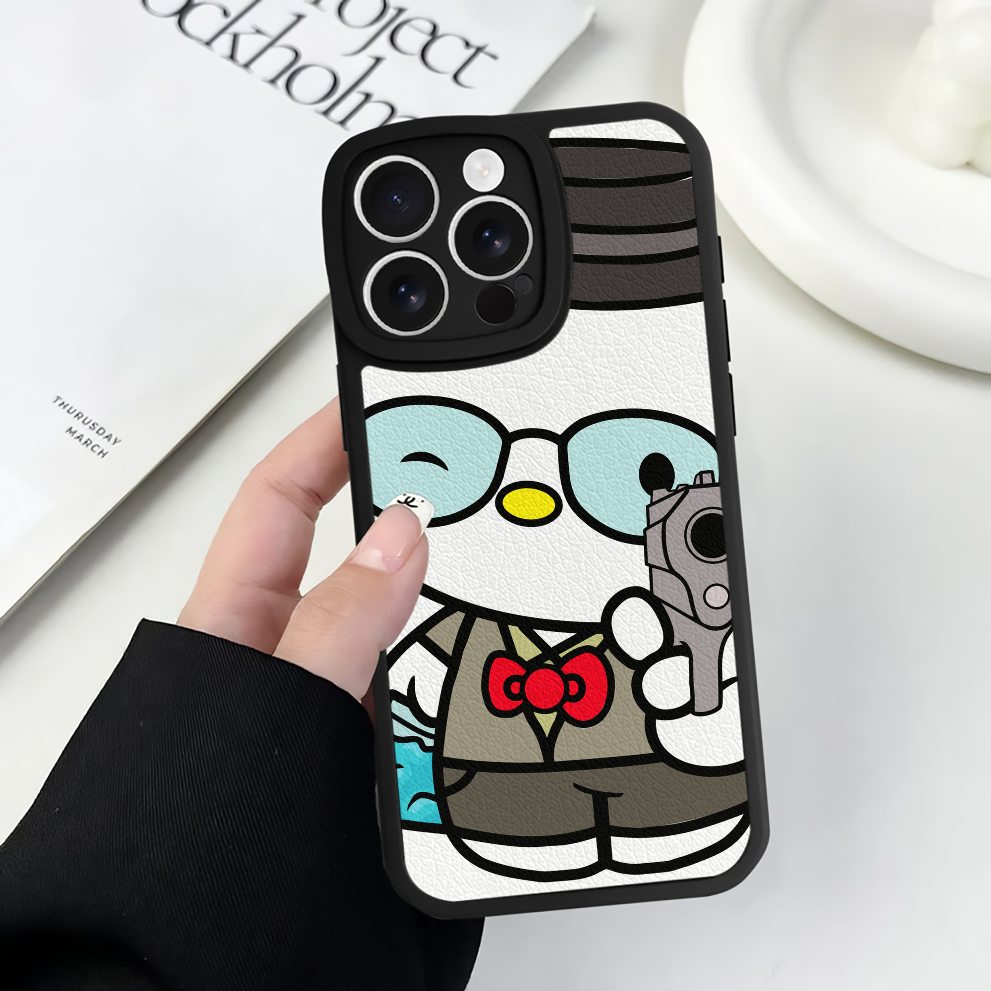 （画像用） Hello Kitty ハローキティ 【iPhone 16シリーズ対応】シリコンスマホケース（レザー調） 材質：シリコン
